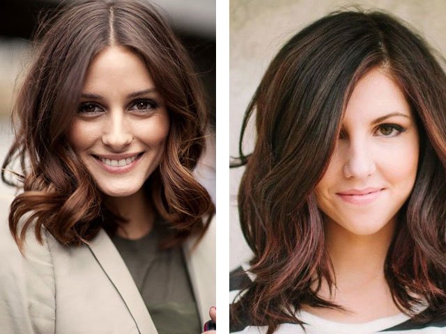 Couché à la maison sur de longs et moyens cheveux