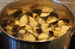 Aubergines marinées à l'ail et aux herbes