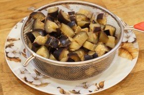 Aubergines marinées à l'ail et aux herbes