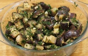 Aubergines marinées à l'ail et aux herbes