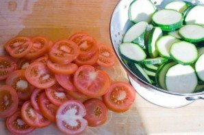 Courgettes aux tomates et au fromage