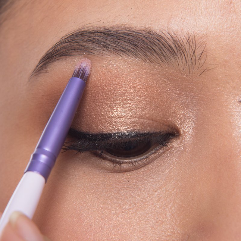 Ajouter un correcteur de sourcils Ajouter un correcteur de sourcils