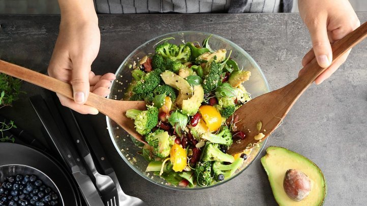 Une manière douce de traitement thermique d'un plat Cuisiner selon les principes d'une alimentation équilibrée