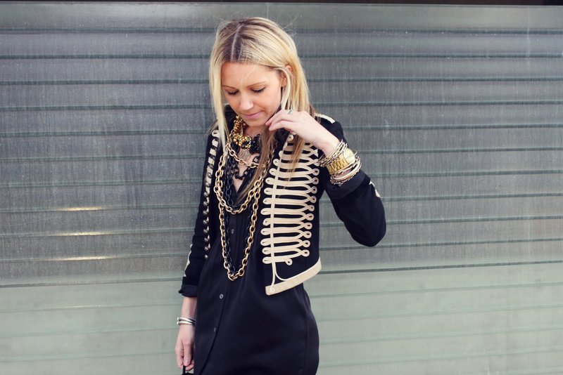 Le modèle original d'une veste de printemps Le modèle original d'une veste de printemps