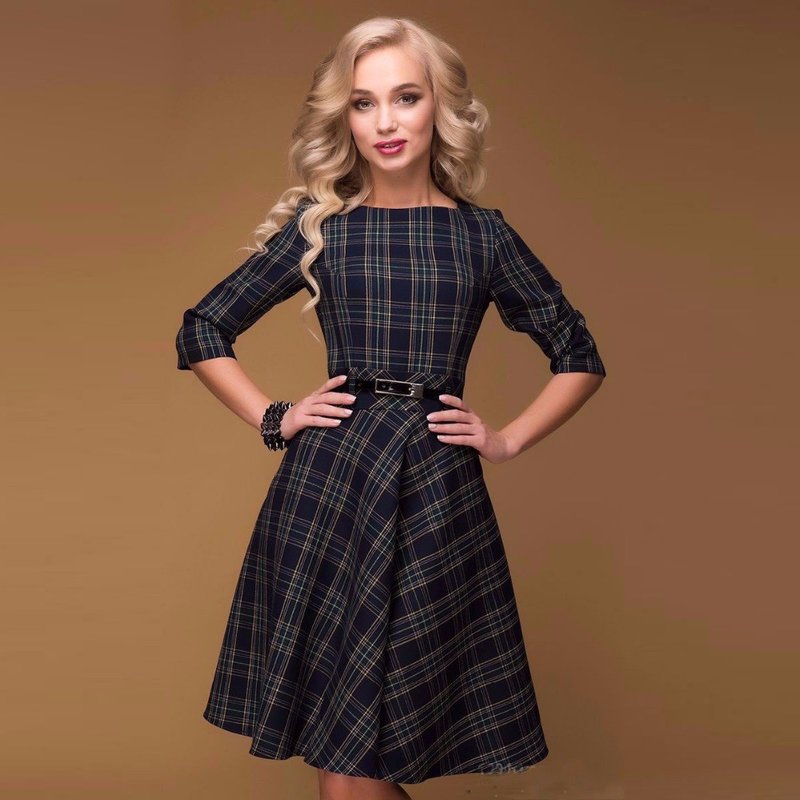 Robe d'affaires avec jupe évasée Robe d'affaires avec jupe évasée