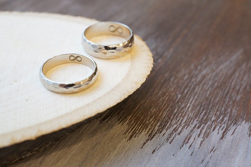 Gravure de bagues de fiançailles Gravure de bagues de fiançailles