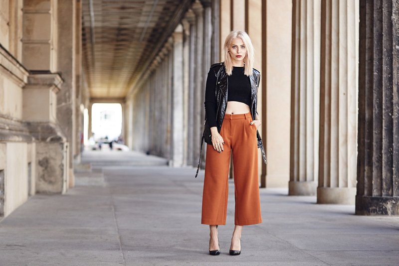 Fille en pantalon court Fille en pantalon court