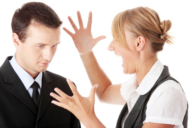 Comportement inapproprié dans la société Le comportement de la fille en société