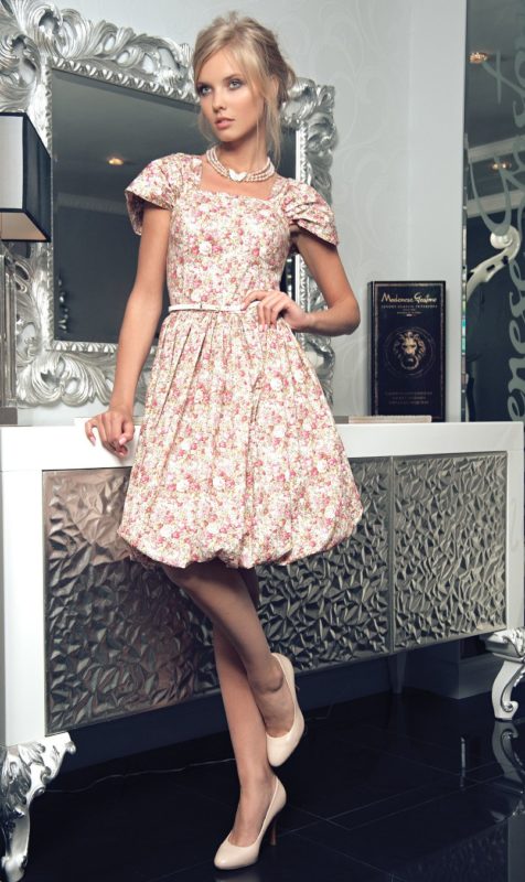 Robe ballon d'été avec une ceinture Robe ballon d'été avec une ceinture