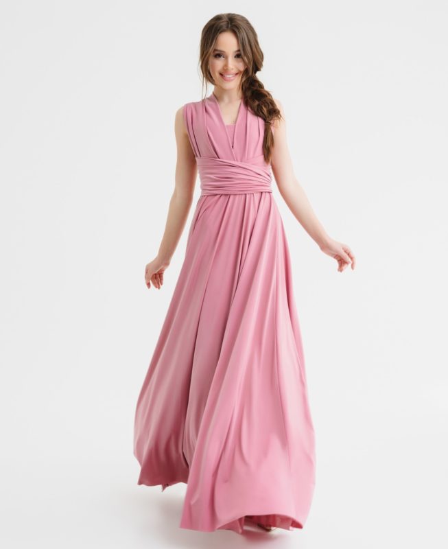 Transformatrice robe d'été sur le sol Transformatrice robe d'été sur le sol