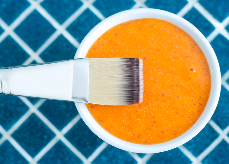 Masse de carotte et pinceau à appliquer Masse de carotte et pinceau à appliquer