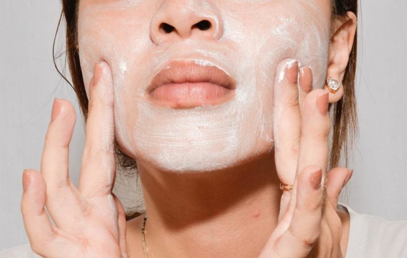 Appliquer un masque avec du soda Appliquer un masque avec du soda