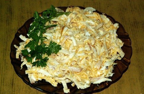 1468435781_salat_s_kalmarami_yaicom_i_lukom-300266