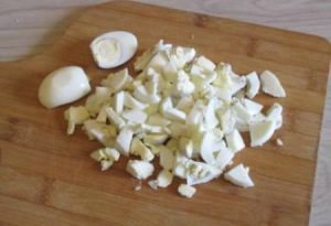 Salade de carottes, de fromage et de bâtonnets de crabe