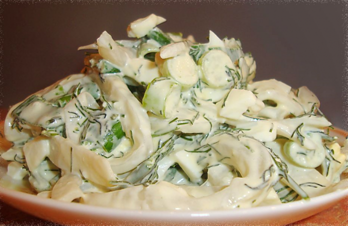 salade aux calmars et aux œufs