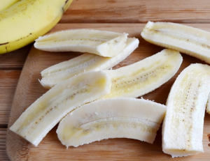 Tarte aux bananes fourrée à la crème sure