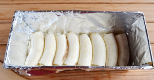 Tarte aux bananes fourrée à la crème sure