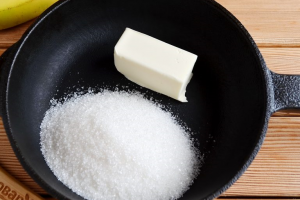 Tarte aux bananes fourrée à la crème sure