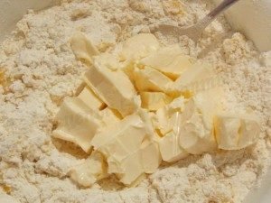 Tarte aux quatre fruits et aux fruits rouges