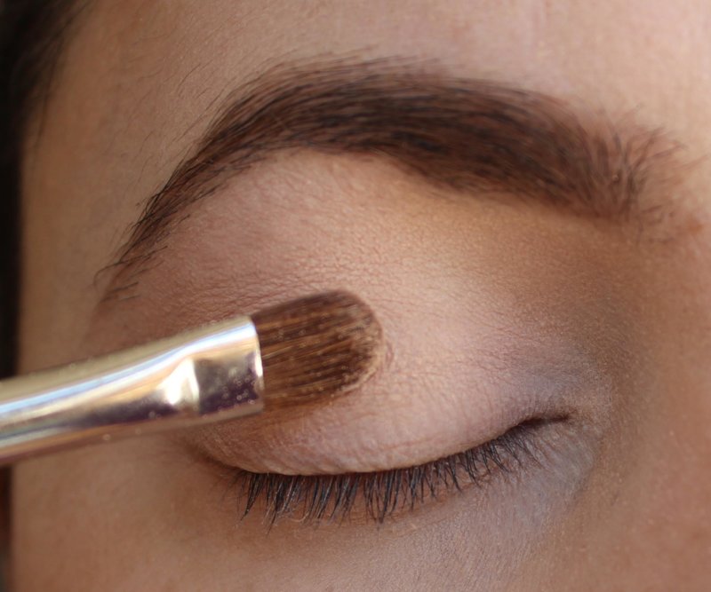 Teinte des paupières avec la couleur primaire Teinté siècle avec la couleur principale