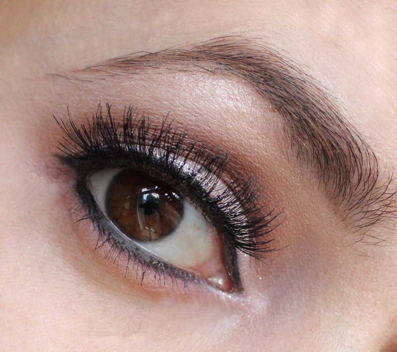 Maquillage coupé pour les yeux bruns Maquillage coupé pour les yeux bruns