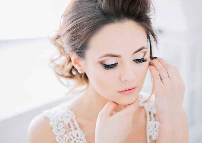 Maquillage doux avec des flèches pour un mariage pour les yeux verts Maquillage doux avec des flèches pour un mariage pour les yeux verts