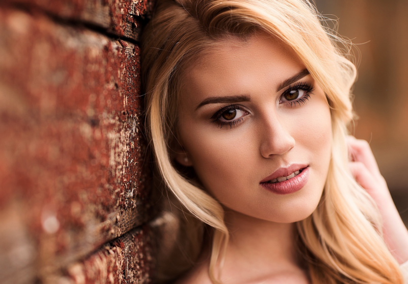 Maquillage nue pour les blondes aux yeux marron Maquillage nue pour les blondes aux yeux marron