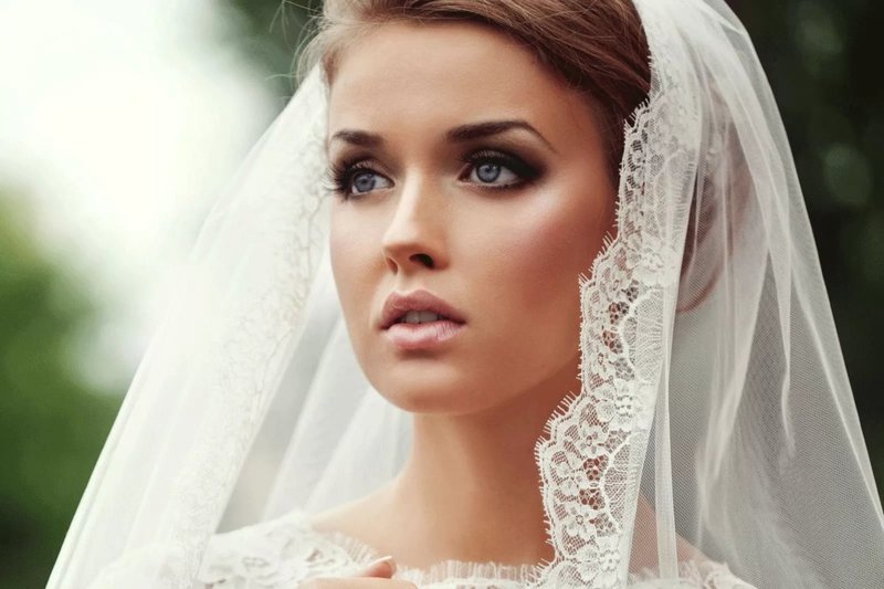 Maquillage de mariage expressif pour les yeux bleus Maquillage de mariage expressif pour les yeux bleus