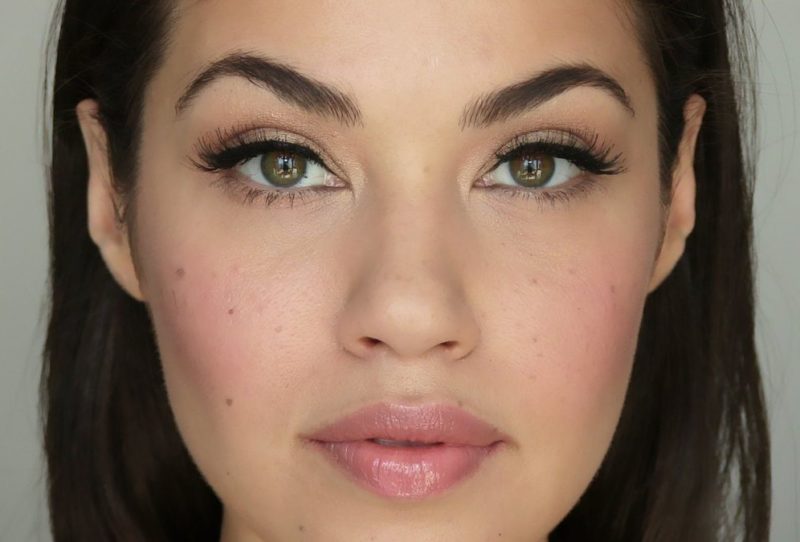 Maquillage pour le travail avec des flèches Maquillage pour le travail avec des flèches