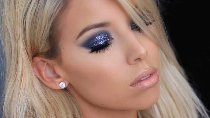 Maquillage bleu pour les blondes aux yeux marron Maquillage bleu pour les blondes aux yeux marron