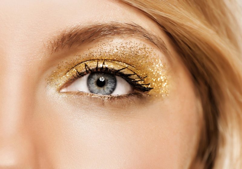 Maquillage de paillettes d'or Maquillage de paillettes d'or