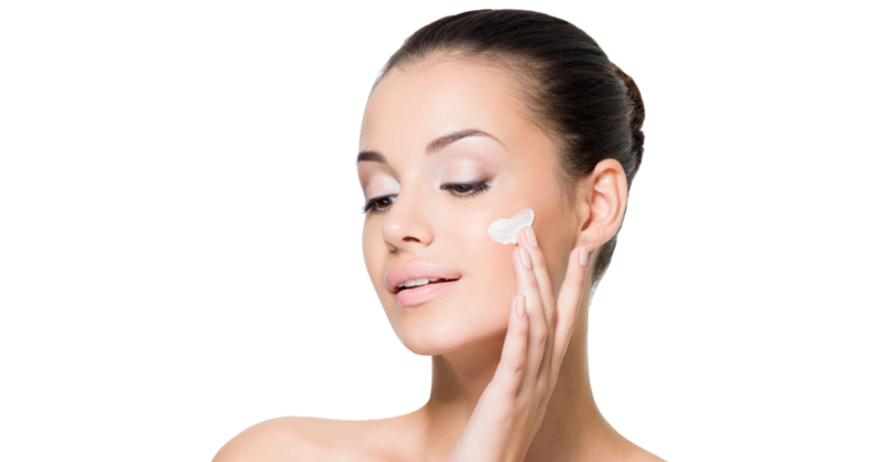 Primer application sur le visage Primer application sur le visage