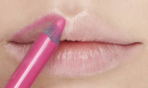 À l'aide d'un crayon à contour À l'aide d'un crayon à contour