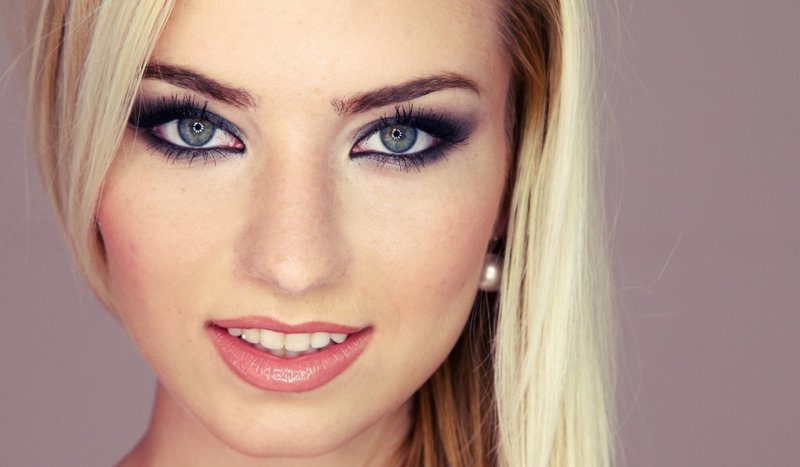 Maquillage des yeux lumineux Maquillage des yeux lumineux