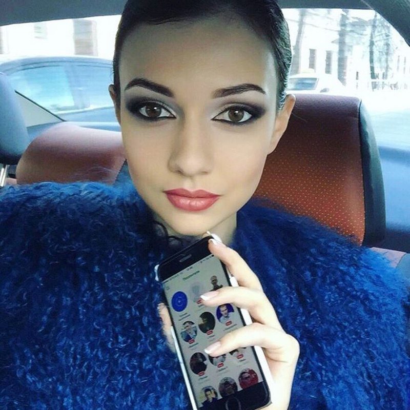 Maquillage lumineux pour un événement d'une journée Maquillage lumineux pour un événement d'une journée