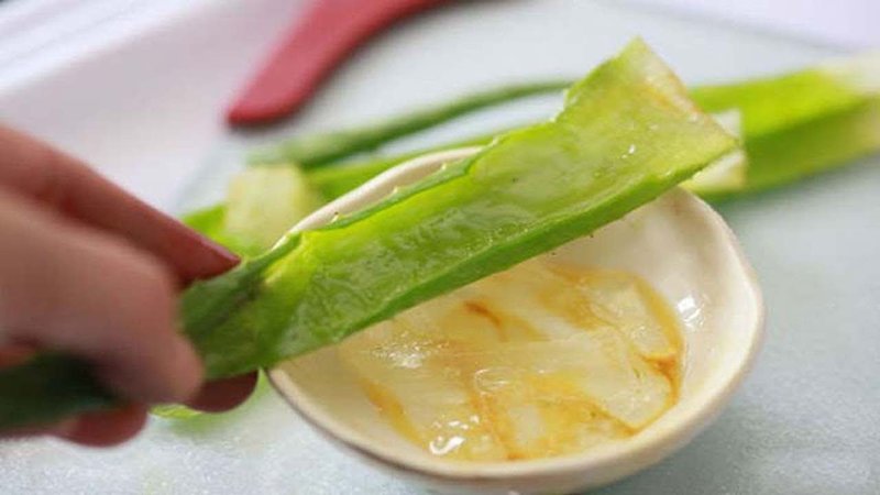 Renforcement des cheveux: Masque à l'aloès et œuf de poulet Renforcement des cheveux: Masque à l'aloès et œuf de poulet