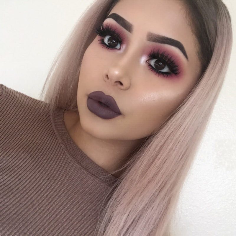 Maquillage rouge blonde aux yeux marron Maquillage rouge blonde aux yeux marron