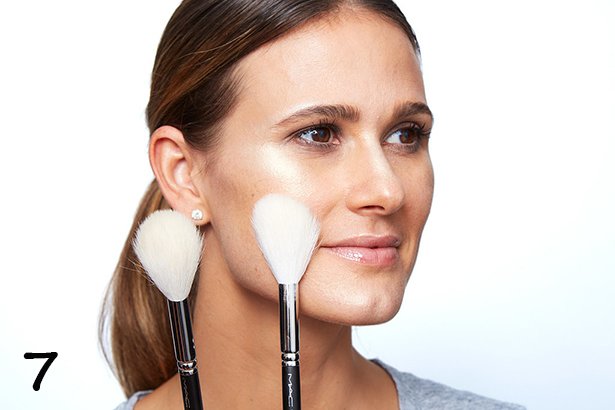 Septième étape: nous réparons le maquillage. Septième étape: nous réparons le maquillage.