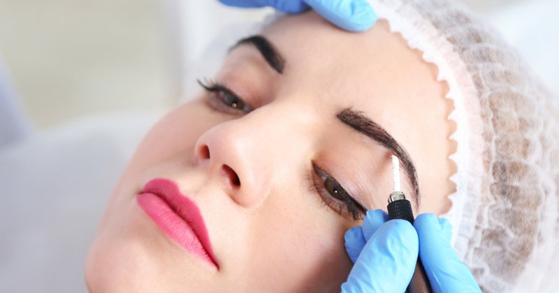 Avantages et inconvénients du tatouage des sourcils