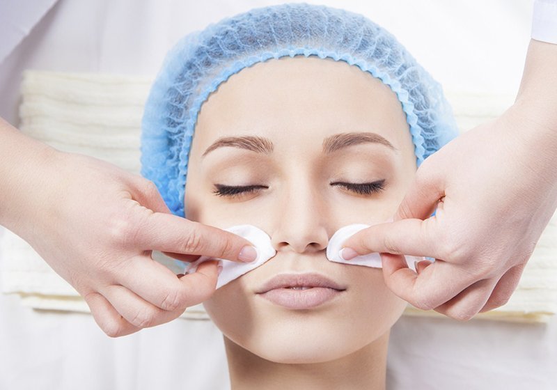 La deuxième étape de l'ultraformateur: l'application du gel Les étapes de l'échographie