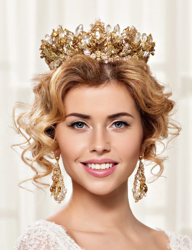Coiffure avec couronne Coiffure avec couronne