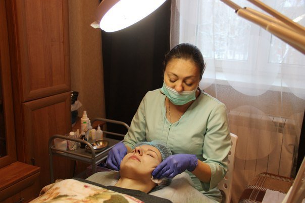 Désinfection de la peau du visage Désinfection de la peau du visage