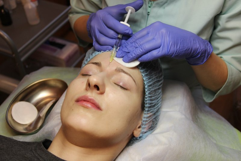 L'introduction du médicament dans le front L'introduction du médicament dans le front