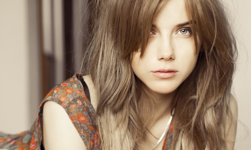 Fille avec un long coup Fille avec un long coup