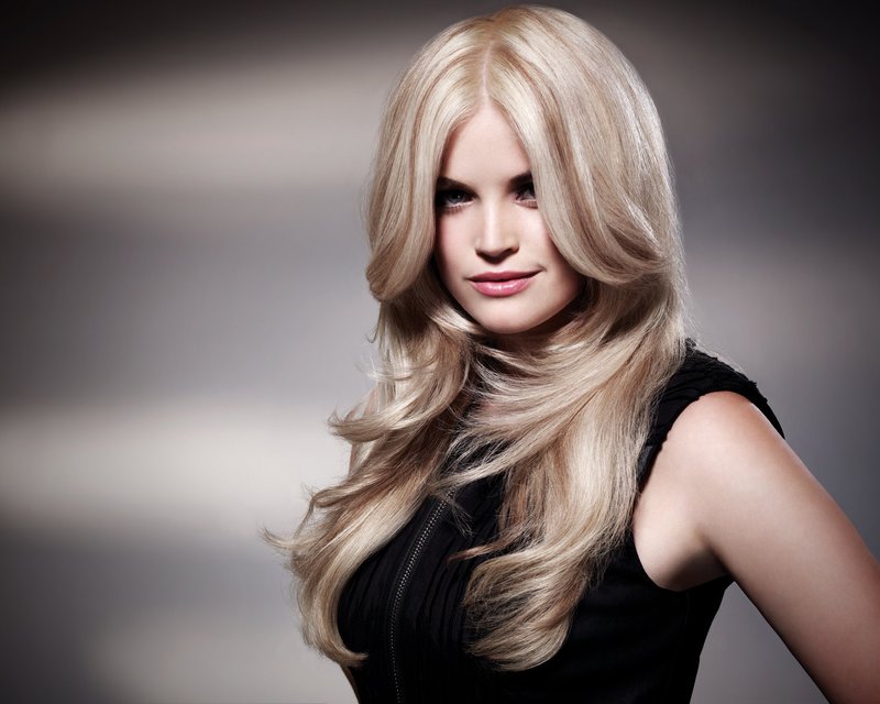 Blonde avec un long coup Blonde avec un long coup