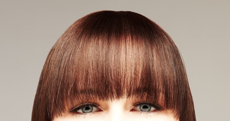 Fille avec longue frange Fille avec longue frange