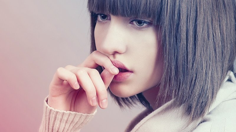 Frange droite combinée avec un carré Frange droite combinée avec un carré