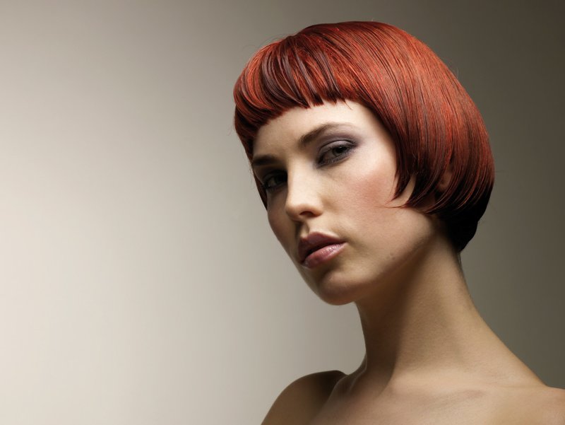 Combinaison de frange courte avec une coupe courte Combinaison de frange courte avec une coupe courte