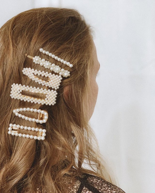 Coiffure avec des perles